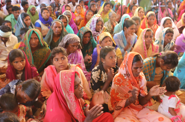 Hundreds Massed for the 2 days Mega Prayer organized by Grace Ministry at Pavagada, Tumkur. The Pavagada Prayer Meetings was a great blessing to the hundreds who gathered.